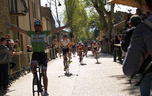 Entrechaux - 3° étape TOUR PACA JUNIORS 2013