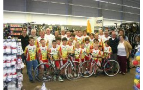 Présentation officielle des tenues 2011...