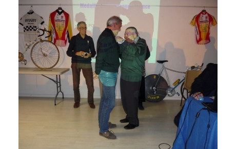 Remise de médaille à l' AG du Comité de Provence à Berre le 19/1/13