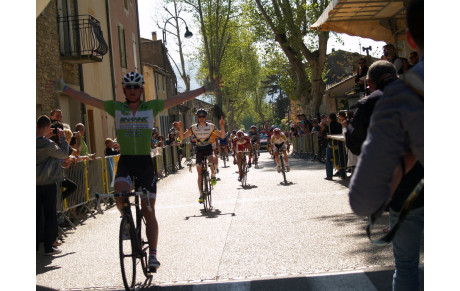 Entrechaux - 3° étape TOUR PACA JUNIORS 2013