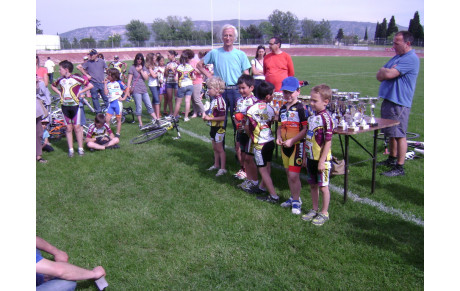 Piste de Cavaillon Ecole de cyclisme 8/05/13